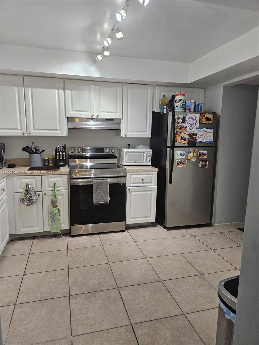 Apartment for rent at 713 N Pine Island Rd, Fort Lauderdale, FL 33324