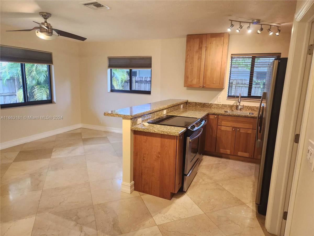 Apartment for rent at 210 SW 8th Ave #210-C, Fort Lauderdale, FL 33312