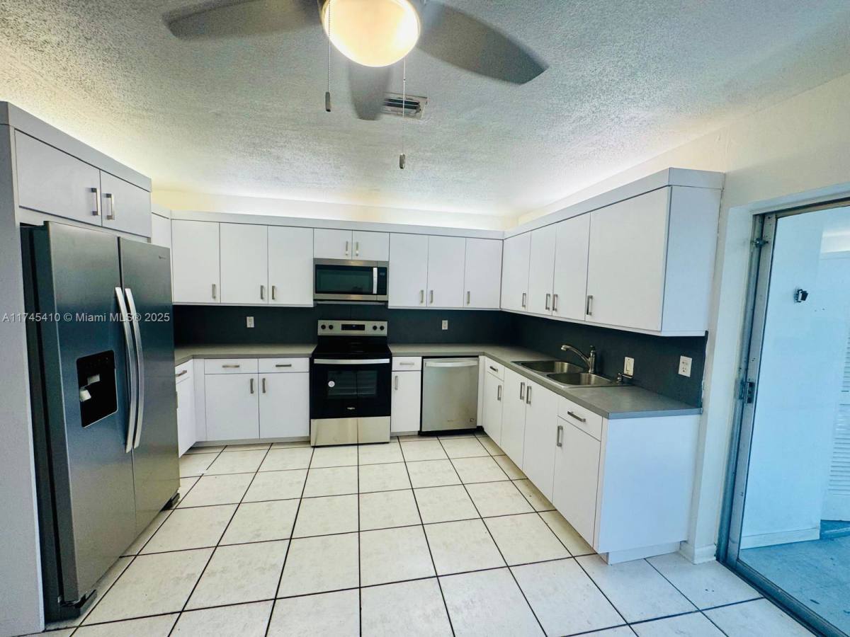 Apartment for rent at 2053 NE 25th Ave, Pompano Beach, FL 33062