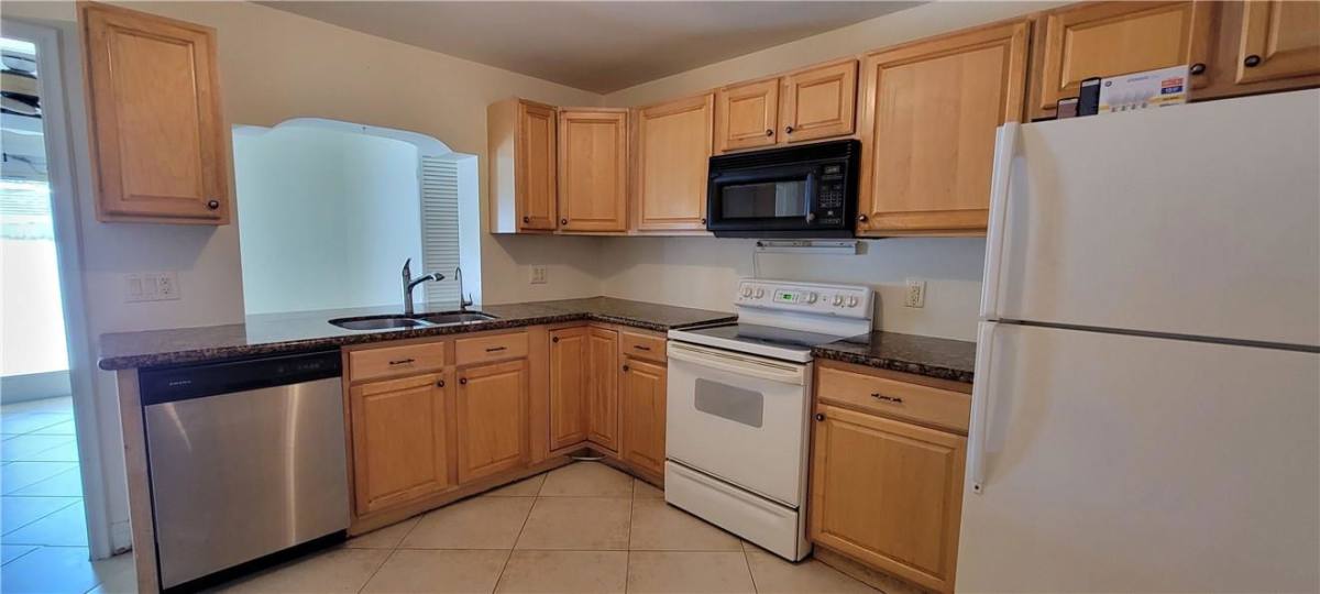 Apartment for rent at 560 SE 23rd Ave, Pompano Beach, FL 33062