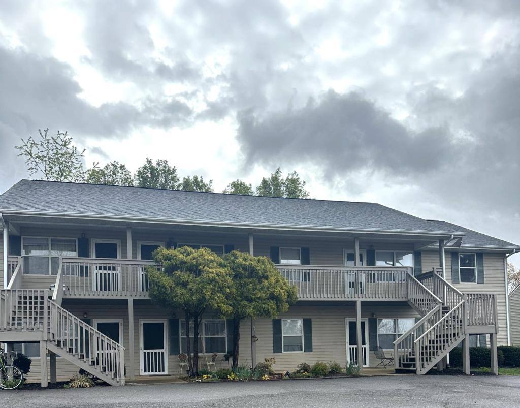 Apartment for rent at 10 Grove St F, Weaverville, NC 28787