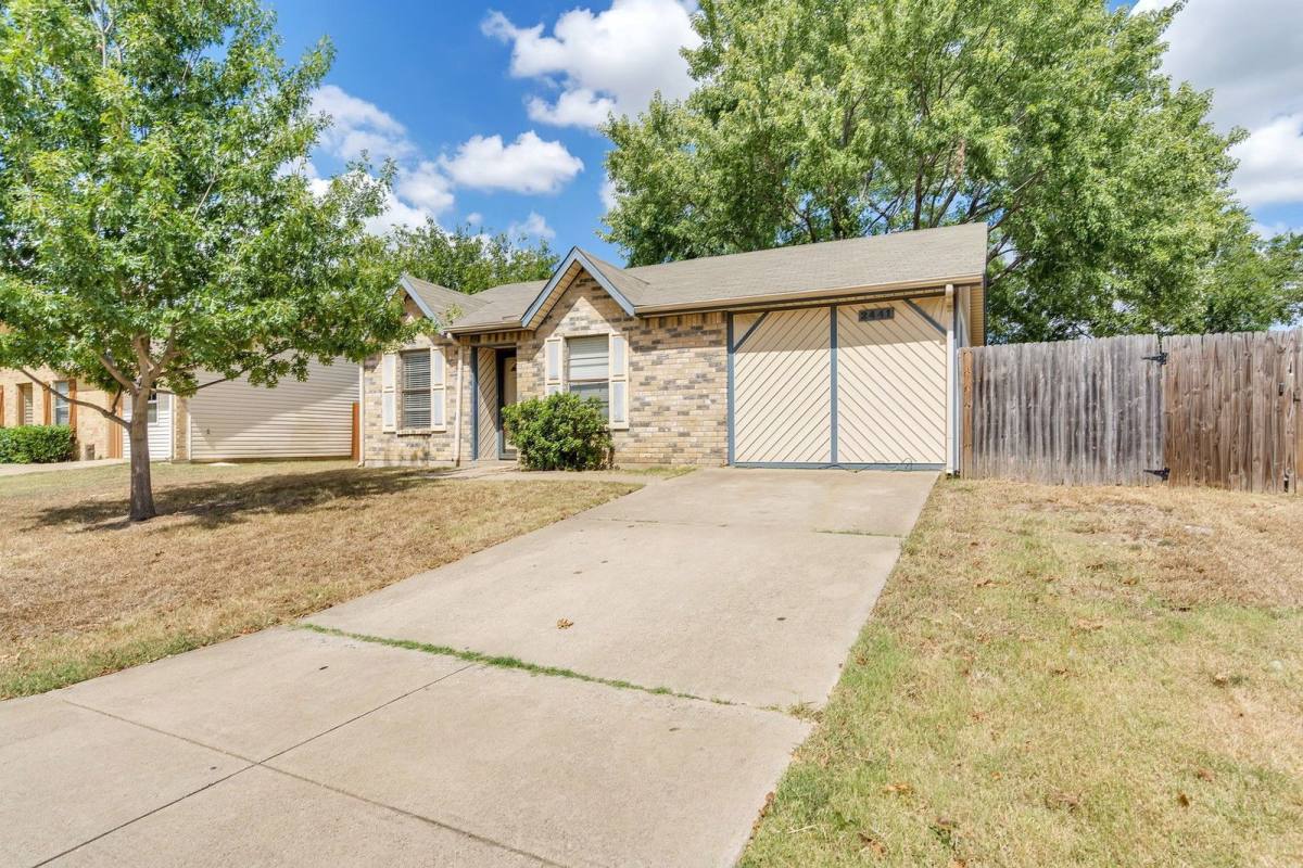 House for rent at 2441 Sweetwood Dr, Fort Worth, TX 76131