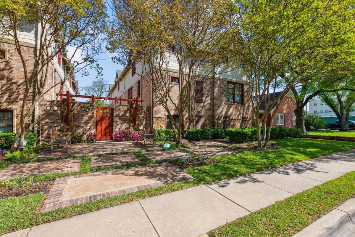 Townhouse for rent at 3440 Rankin St, Dallas, TX 75205