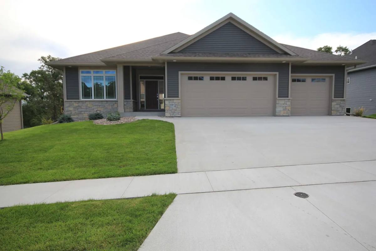 House for rent at 1716 Stone Crest Dr NE, Rochester, MN 55906
