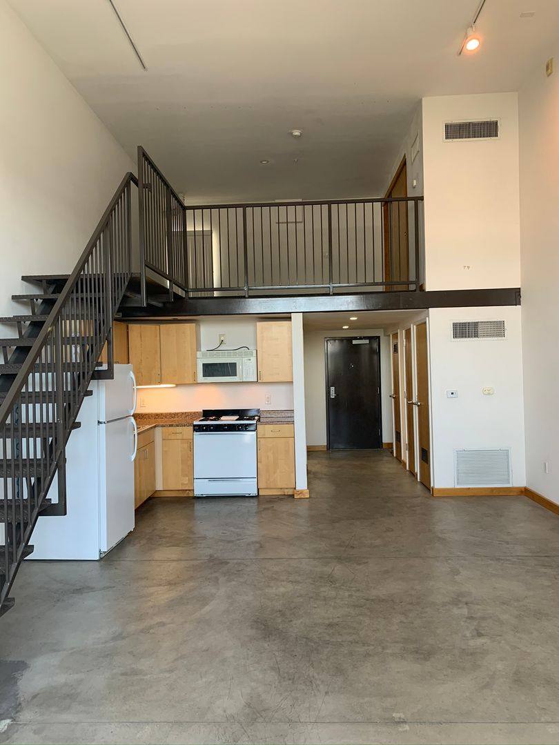 Apartment for rent at 515 W Main St, Merced, CA 95340