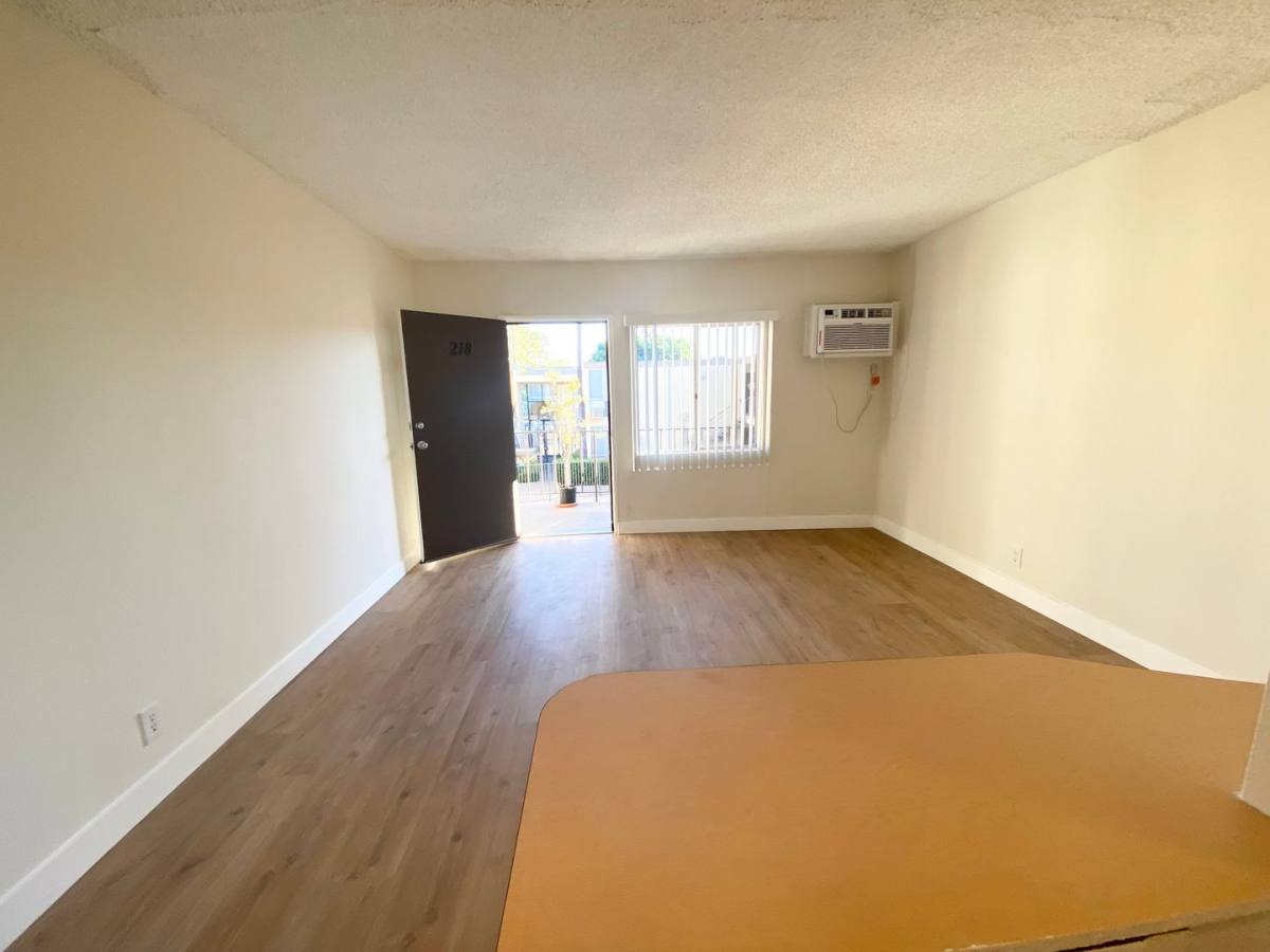 Apartment for rent at 21707 Roscoe Blvd, Canoga Park, CA 91304