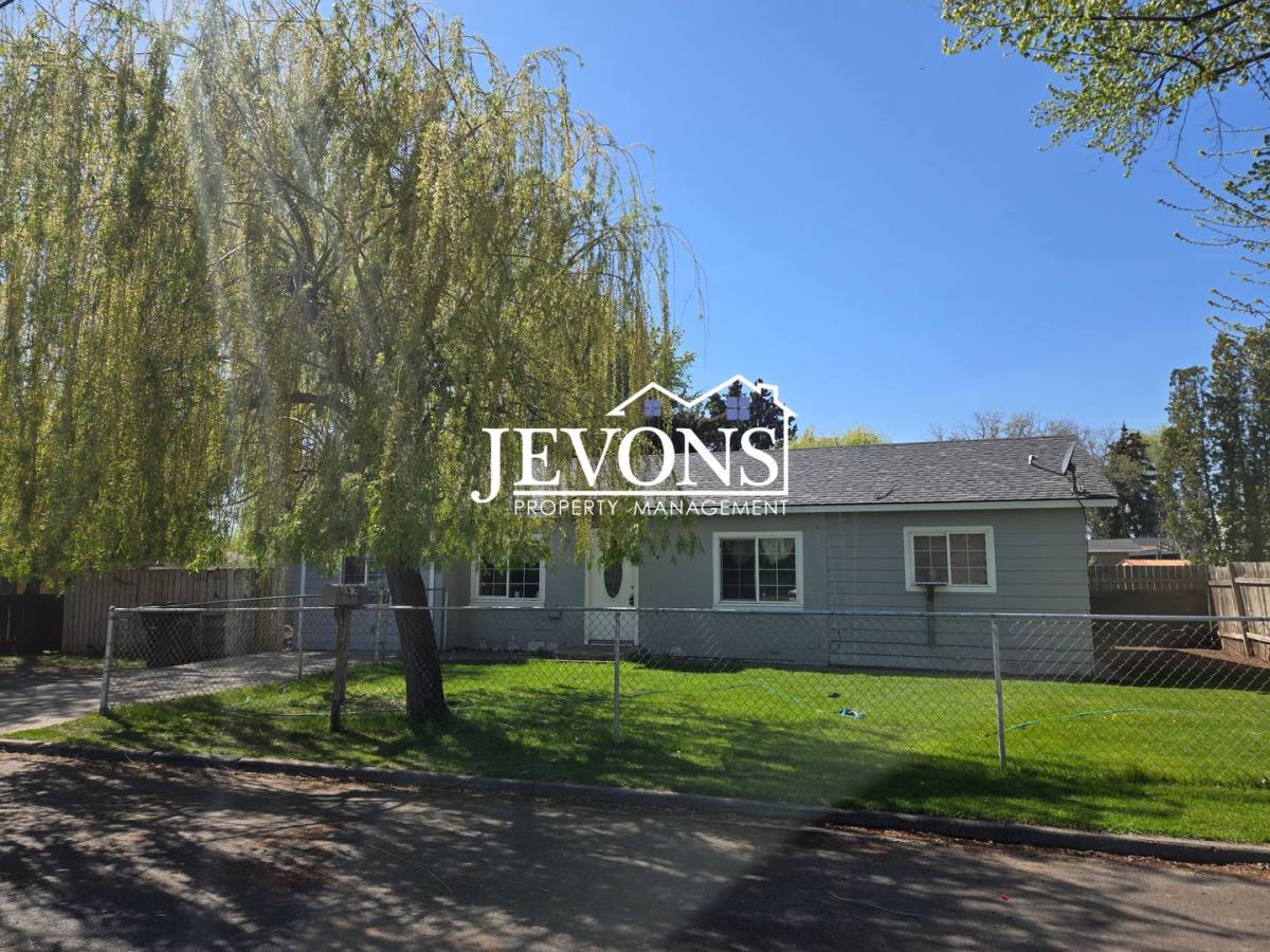 House for rent at 1404 S 8th Ave, Yakima, WA 98902