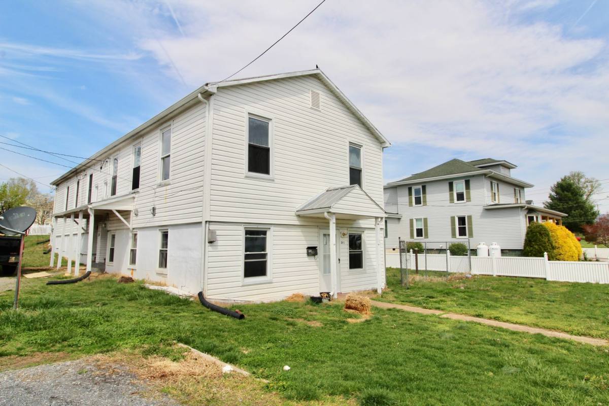 Apartment for rent at 209 Spotswood Ave, Elkton, VA 22827