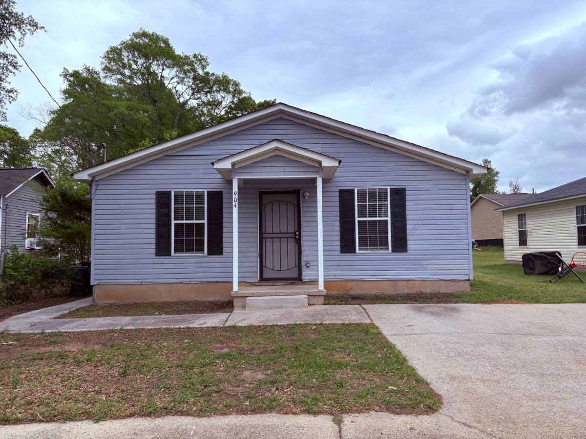 House for rent at 904 N 9th St, Griffin, GA 30223