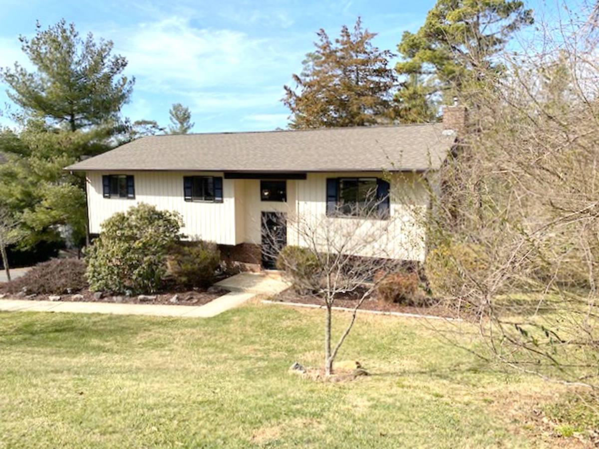 House for rent at 19 Village Court, Weaverville, NC 28787