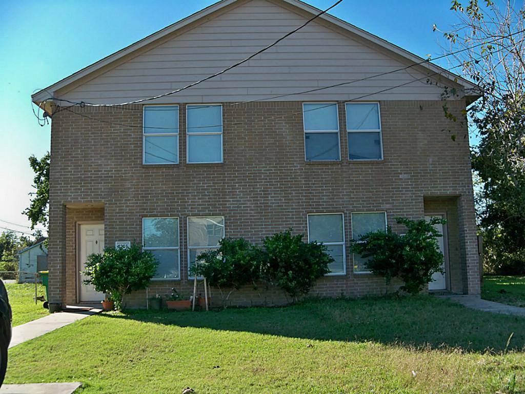 Apartment for rent at 1205 Bookertee St, Baytown, TX 77520