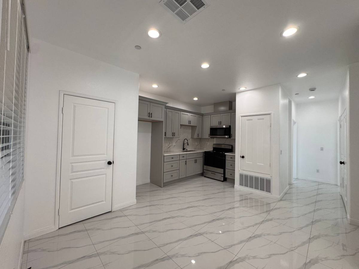 Apartment for rent at 16220 Arrow Blvd, Fontana, CA 92335
