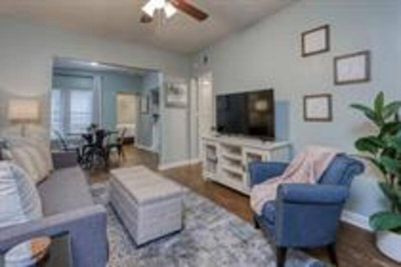 Apartment for rent at 22 W 34th St #3E, Kansas City, MO 64111
