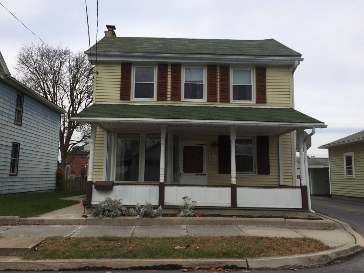 House for rent at 125 S Market Ave, Mount Joy, PA 17552