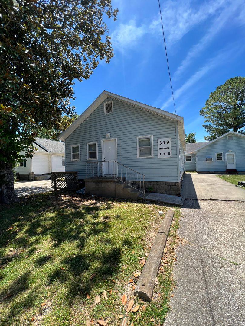 Apartment for rent at 319 E College, Carbondale, IL 62901