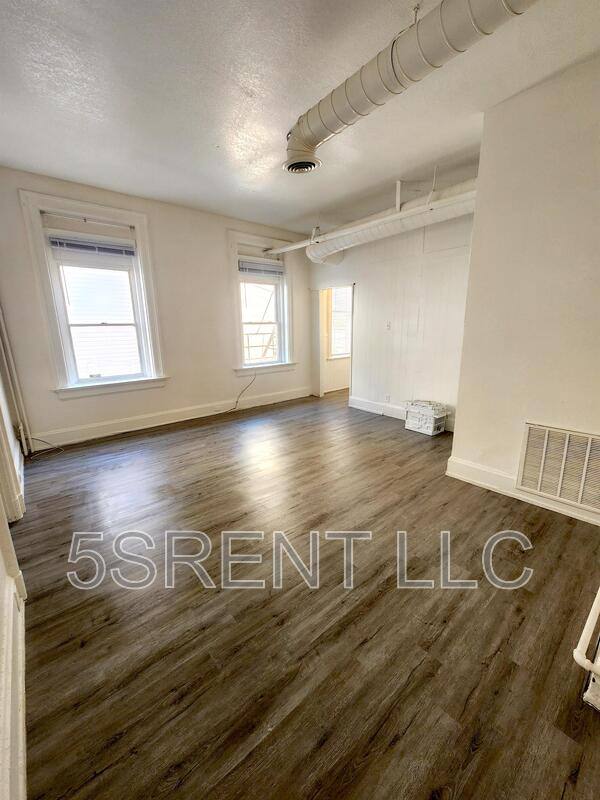 Apartment for rent at 1048 Marshall Ave #2, Cincinnati, OH 45225