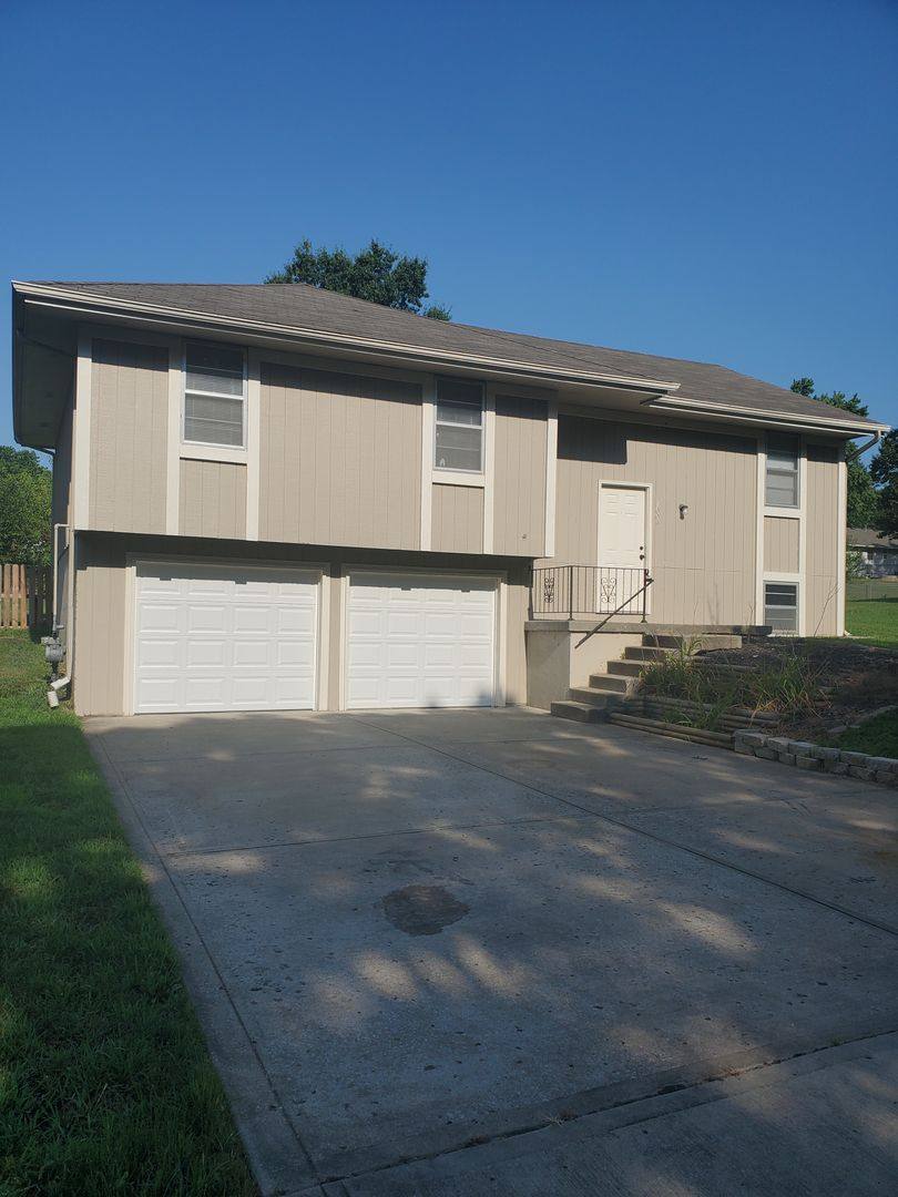 Apartment for rent at 1321A NE 39th St, Kansas City, MO 64116