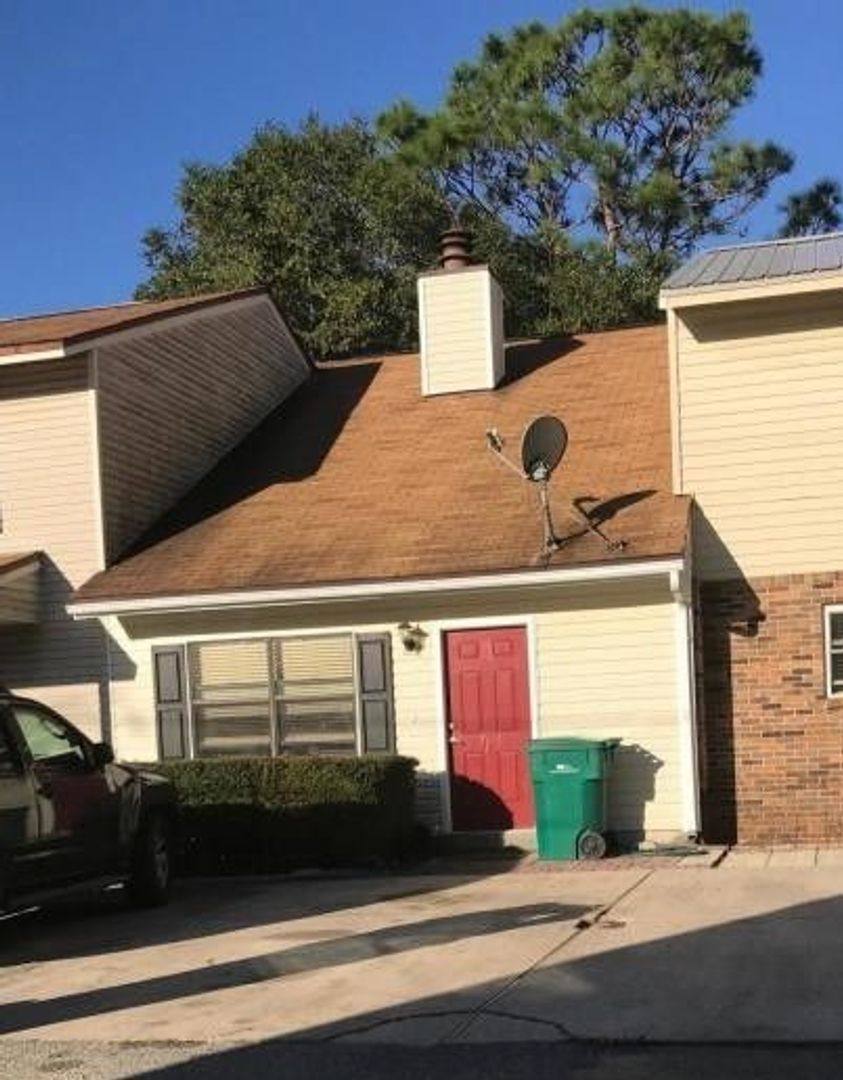 Townhouse for rent at 940 Central Ave, Fort Walton Beach, FL 32547