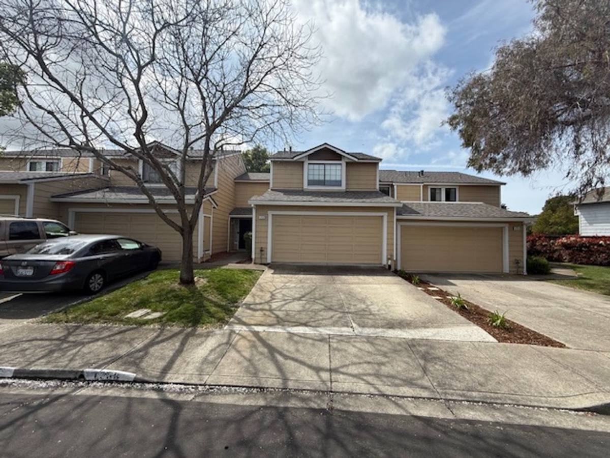 Townhouse for rent at 1253 Oak Ridge Rd, Pinole, CA 94564