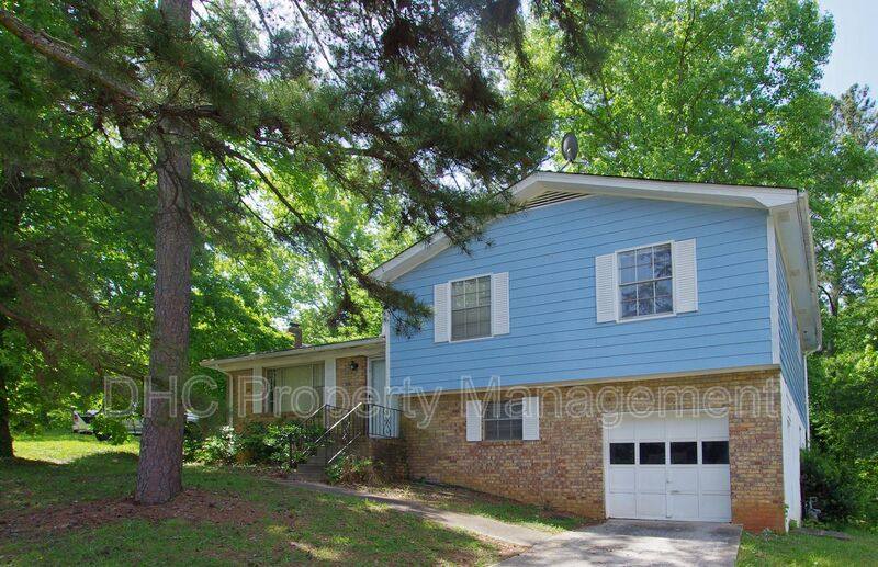 House for rent at 210 Creekwood Lane, Riverdale, GA 30274