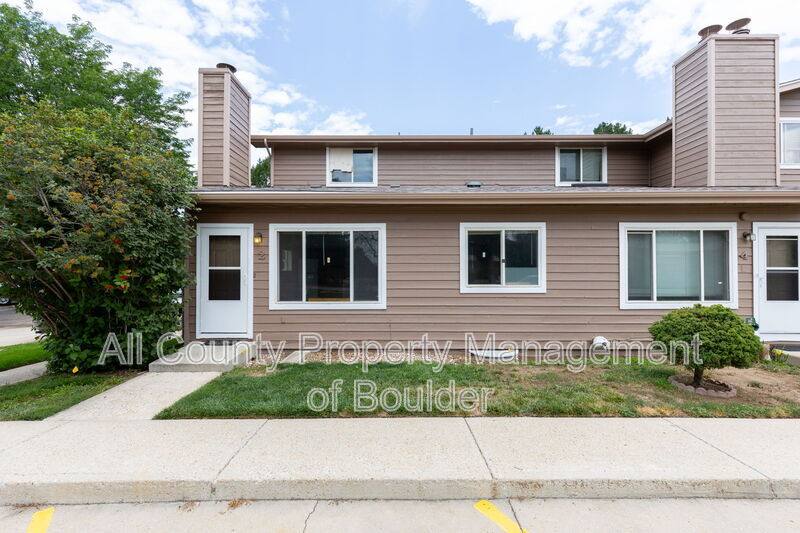 Townhouse for rent at 841 Crisman Dr #2, Longmont, CO 80501