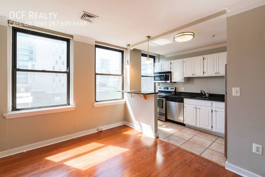 Condo for rent at 1939 Chestnut St #4B, Philadelphia, PA 19103