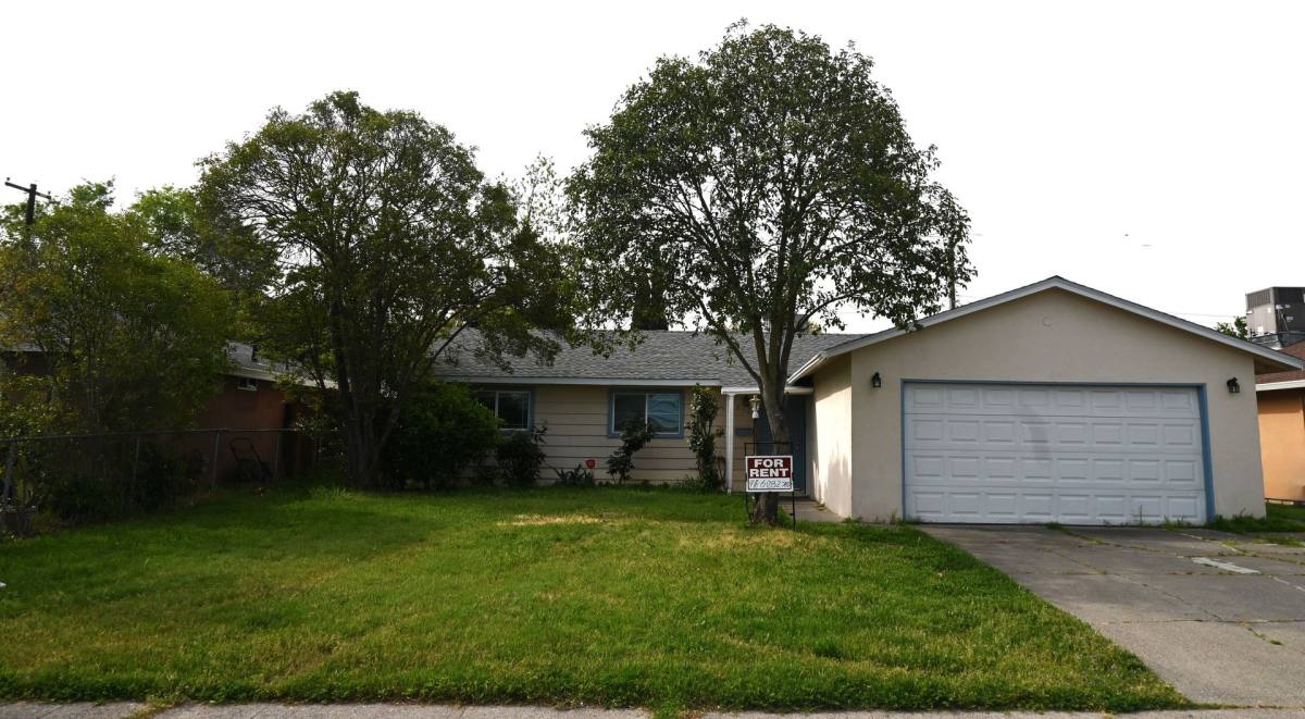 House for rent at 2330 51st Ave, Sacramento, CA 95822
