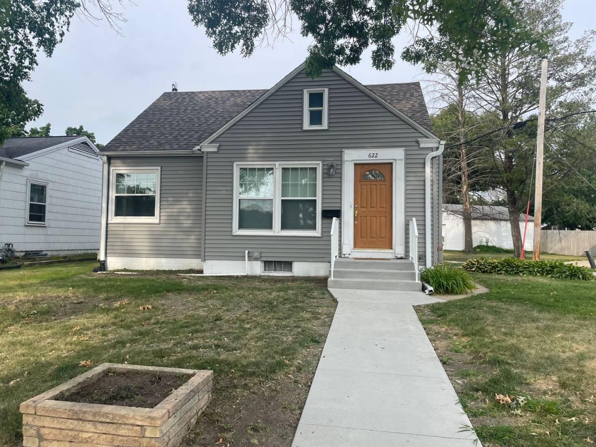 House for rent at 622 20th St NE, Cedar Rapids, IA 52402