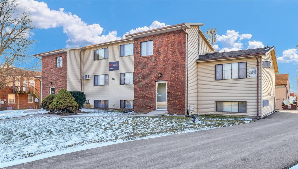 Apartment for rent at 305 Prospect, Bloomington, IL 61704
