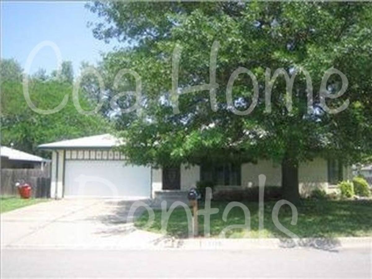 Townhouse for rent at 2160 White Oak St, Wichita, KS 67207