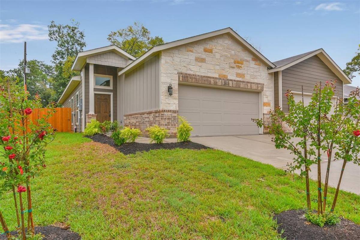 Apartment for rent at 122 Wickersham, Conroe, TX 77304
