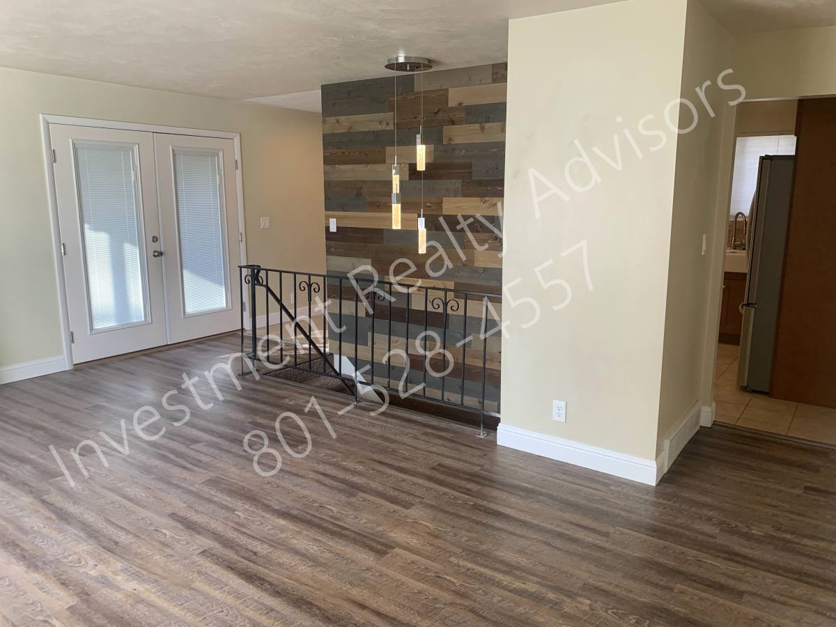 Townhouse for rent at 4580 S Wellington St #B, Salt Lake City, UT 84117