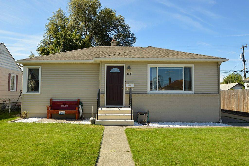 House for rent at 208 E Hoffman Ave, Spokane, WA 99207