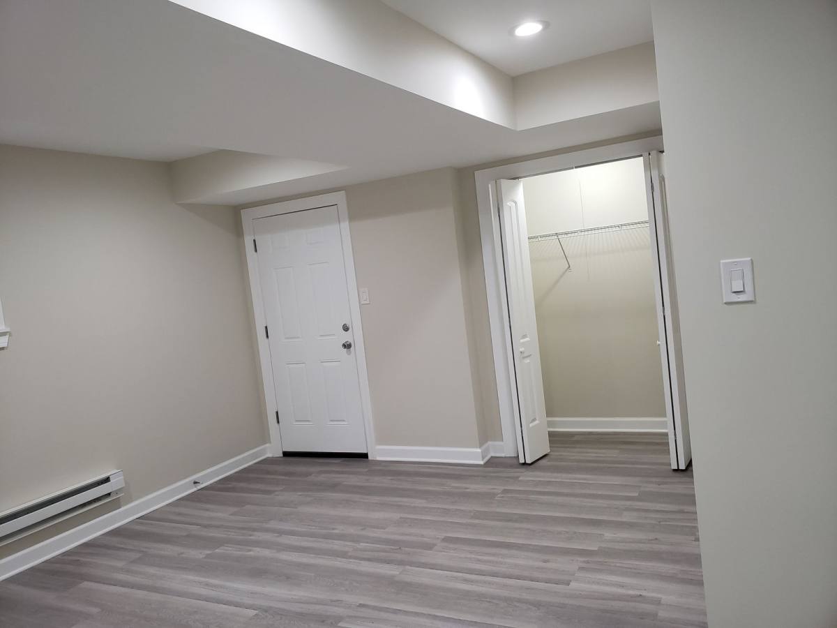 Apartment for rent at 648 W Roscoe St #GRD, Chicago, IL 60657