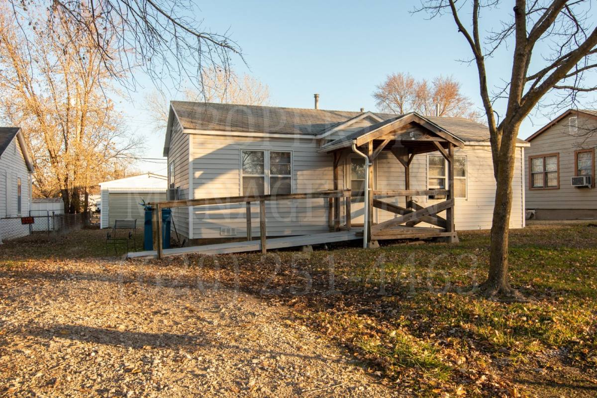 House for rent at 1418 Velma Dr, Coffeyville, KS 67337