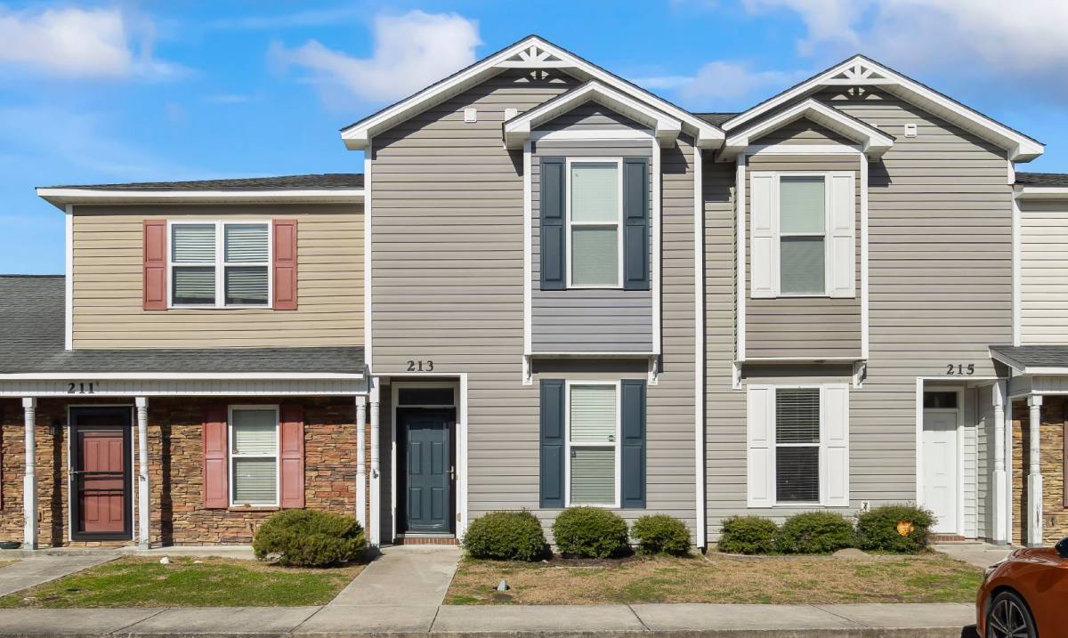 Townhouse for rent at 213 Glenhaven Lane, Jacksonville, NC 28546