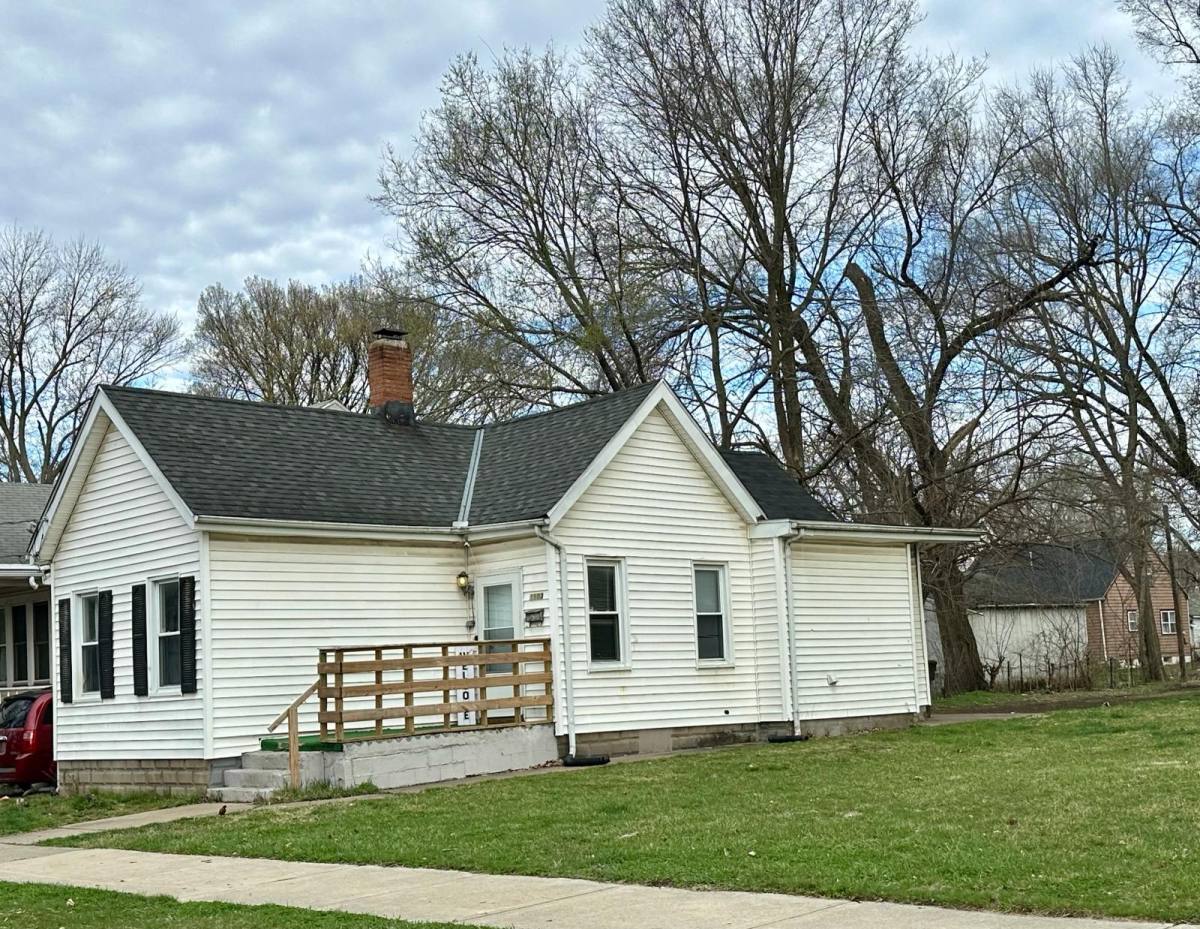 House for rent at 1503 W Millman St, Peoria, IL 61605
