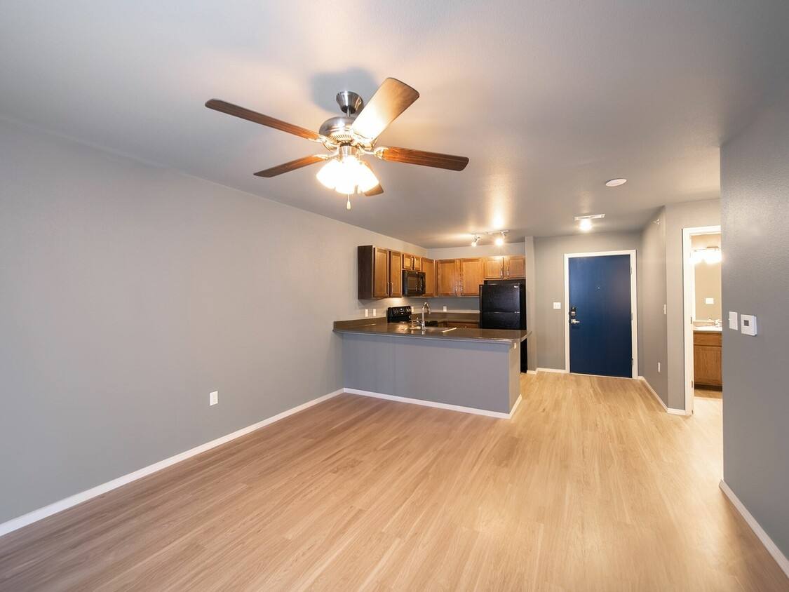 2320 S Ingram Mill Rd, Springfield, MO 65804