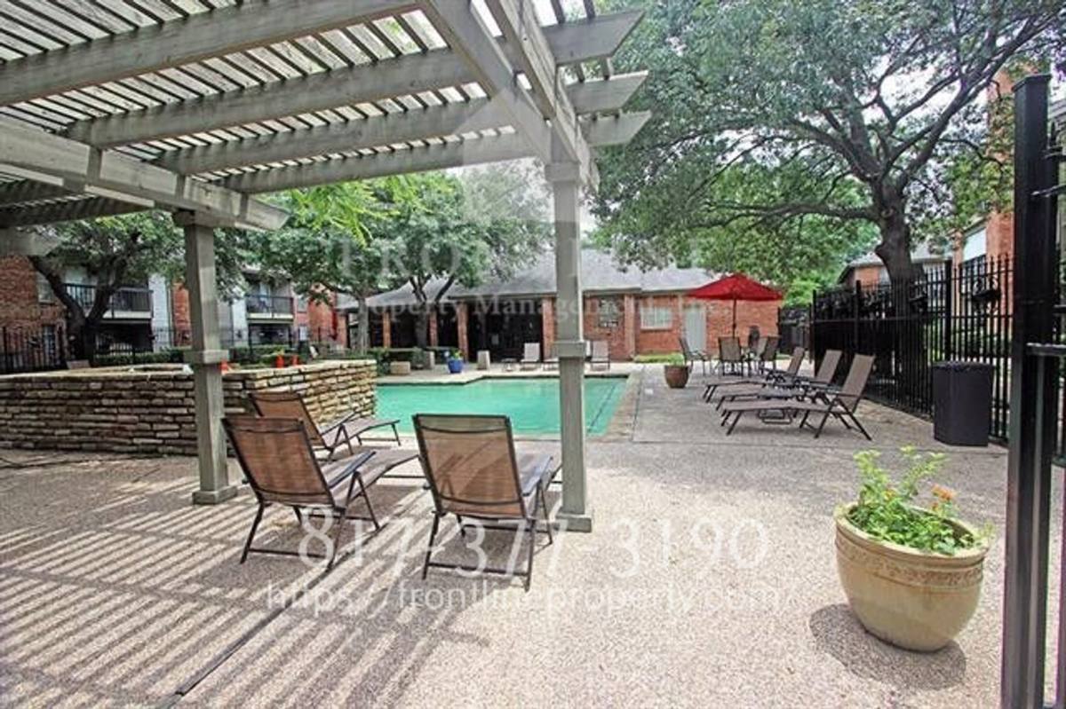 Apartment for rent at 18333 Roehampton, Dallas, TX 75252