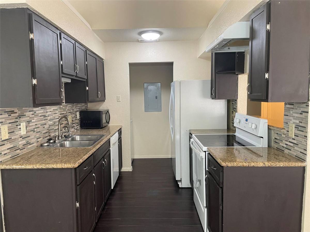 Townhouse for rent at 2240 Tarpley Rd, Carrollton, TX 75006