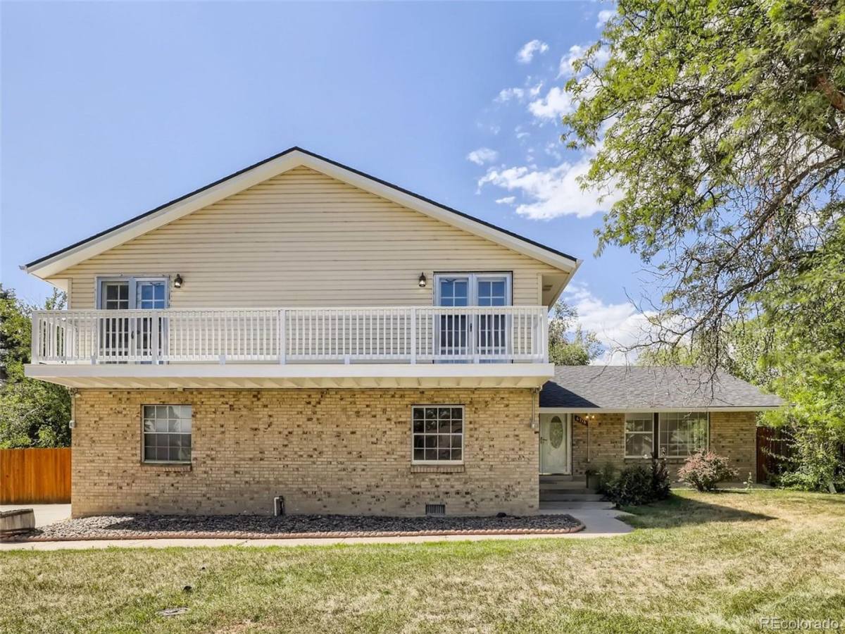 House for rent at 6716 W Glasgow Ave, Littleton, CO 80128
