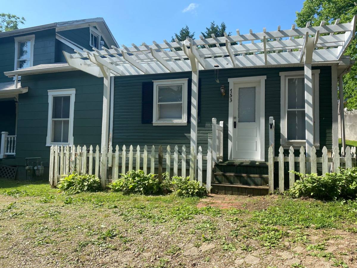 Apartment for rent at 753 Glendale Rd, Marietta, OH 45750
