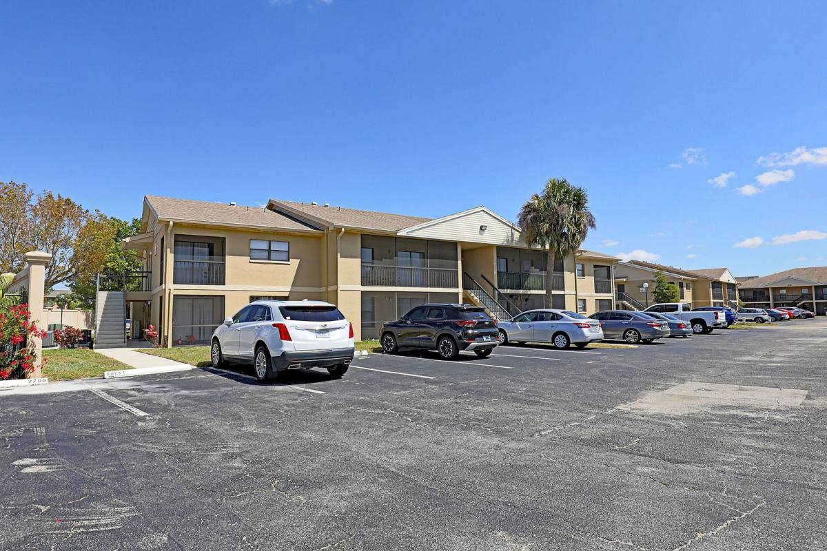 Apartment for rent at 5327 Summerlin Rd, Fort Myers, FL 33919