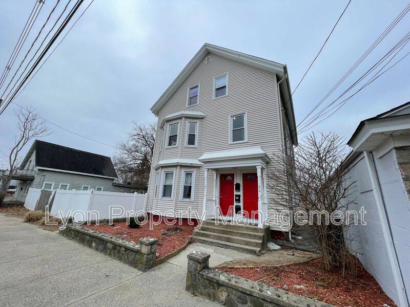 Apartment for rent at 315 Bullocks Point Ave #2, Riverside, RI 02915