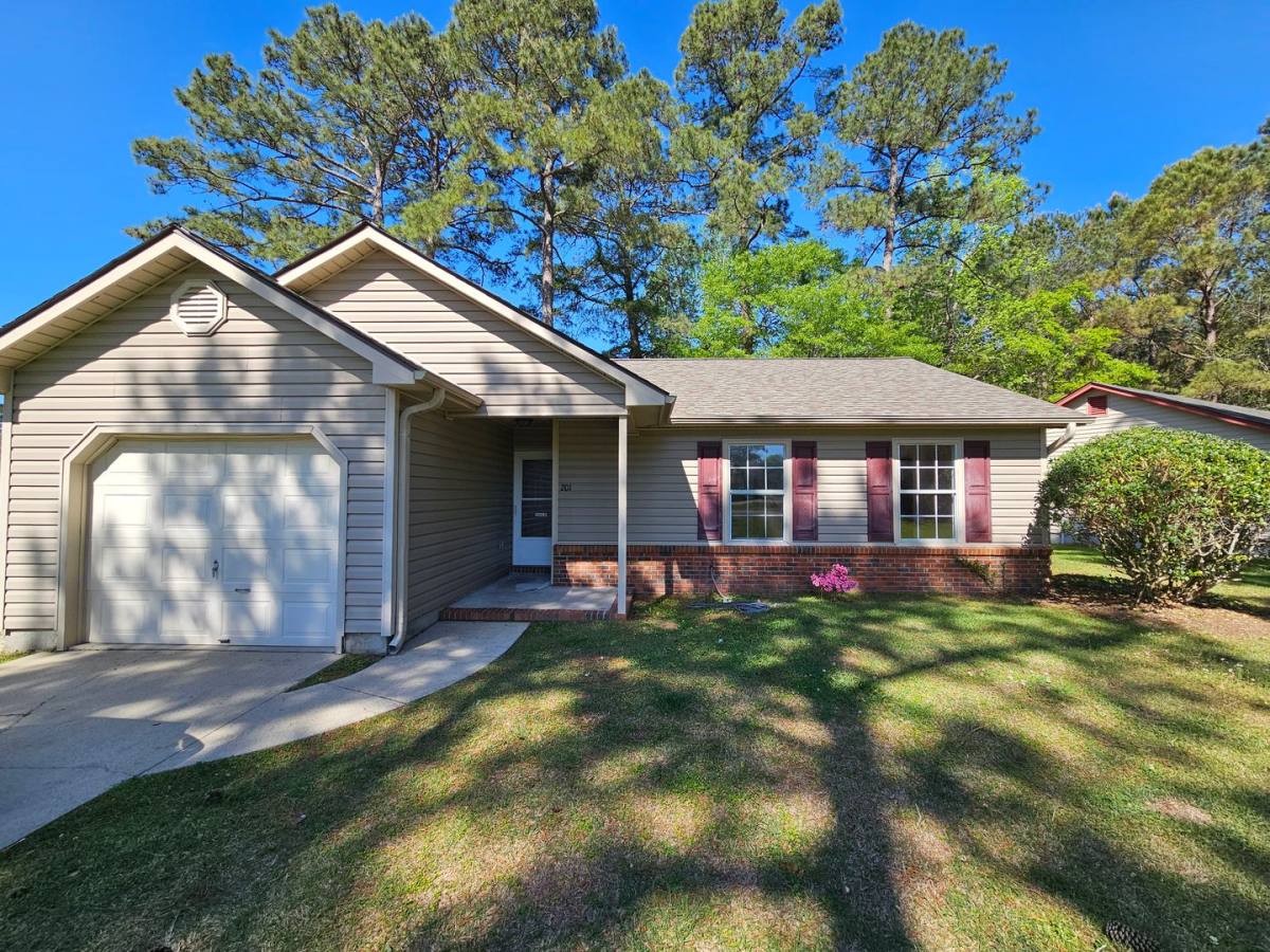 House for rent at 201 Vandergrift Dr, Jacksonville, NC 28546