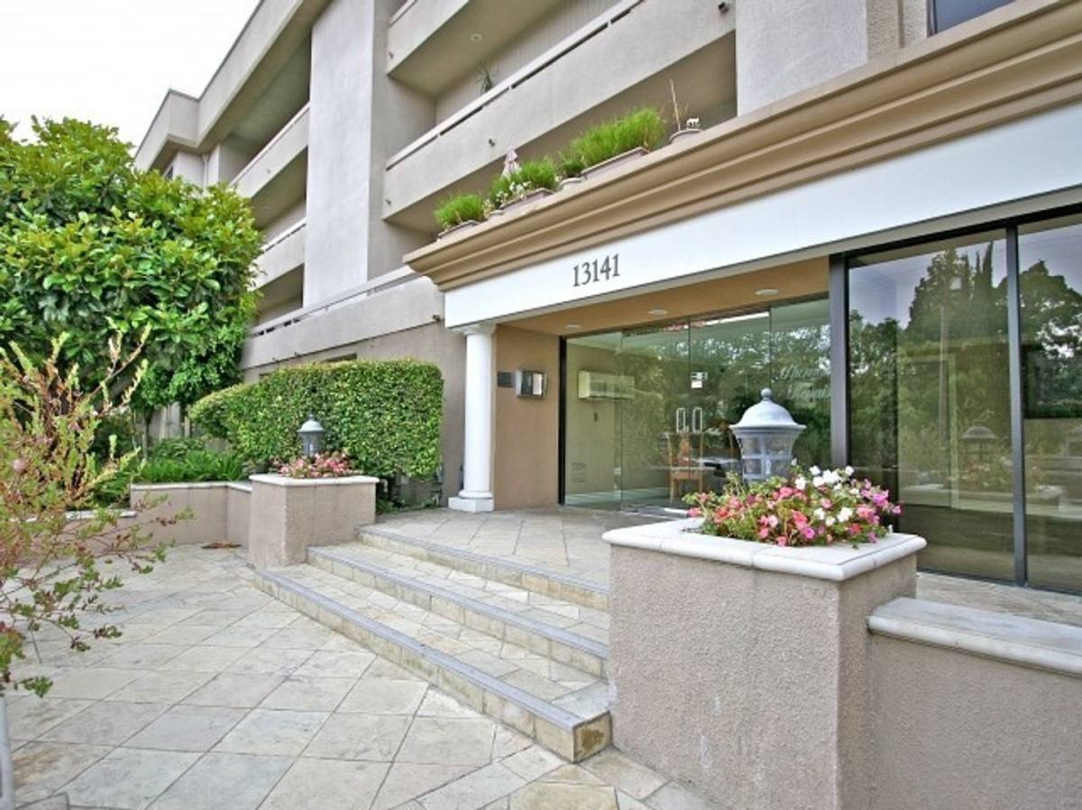 Apartment for rent at 13141 Riverside Dr, Sherman Oaks, CA 91423