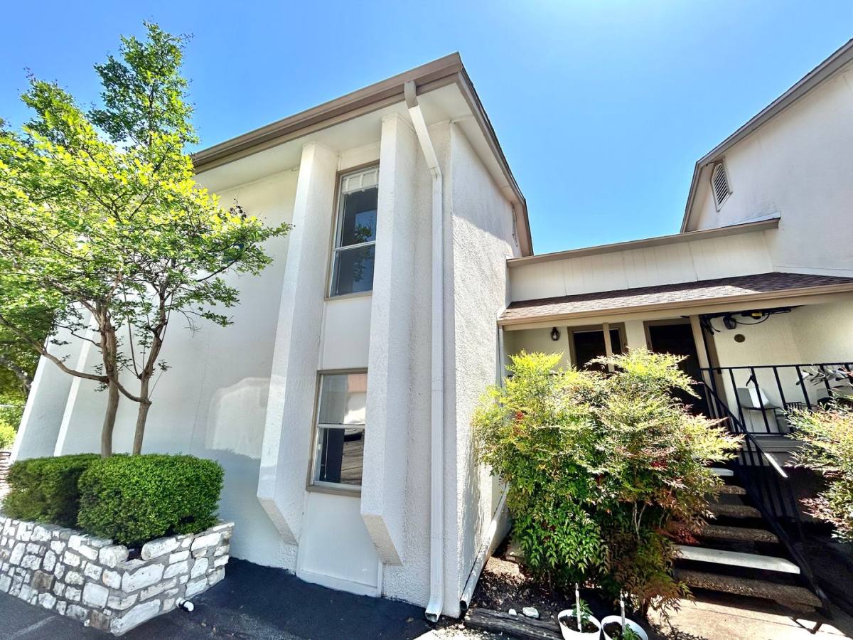Apartment for rent at 6910 Hart Lane, Austin, TX 78731
