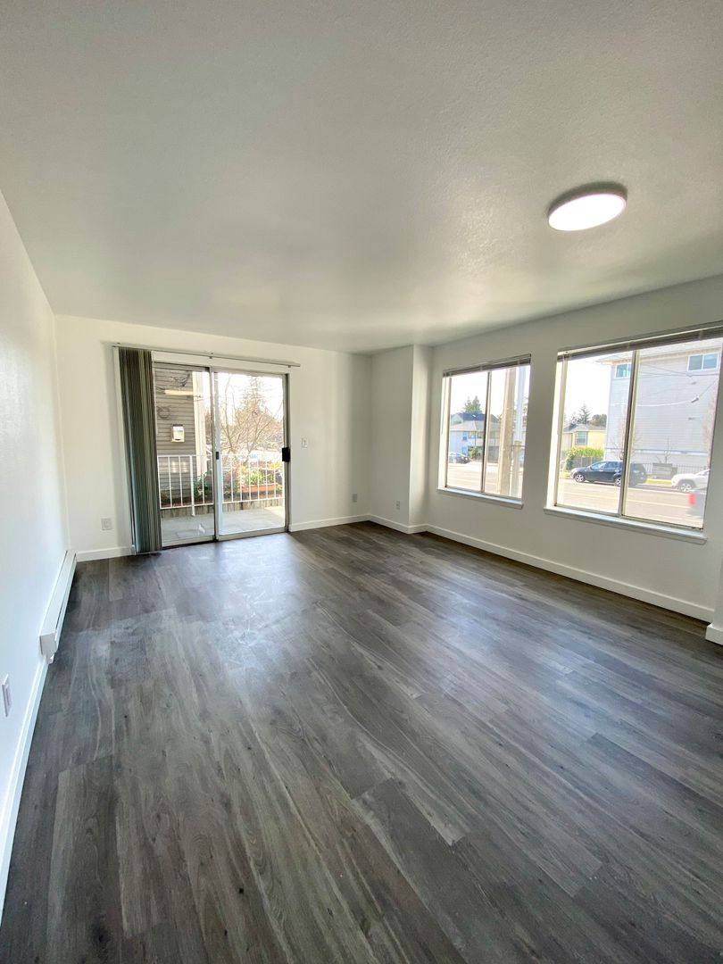 Apartment for rent at 11740 Greenwood Ave N, Seattle, WA 98133