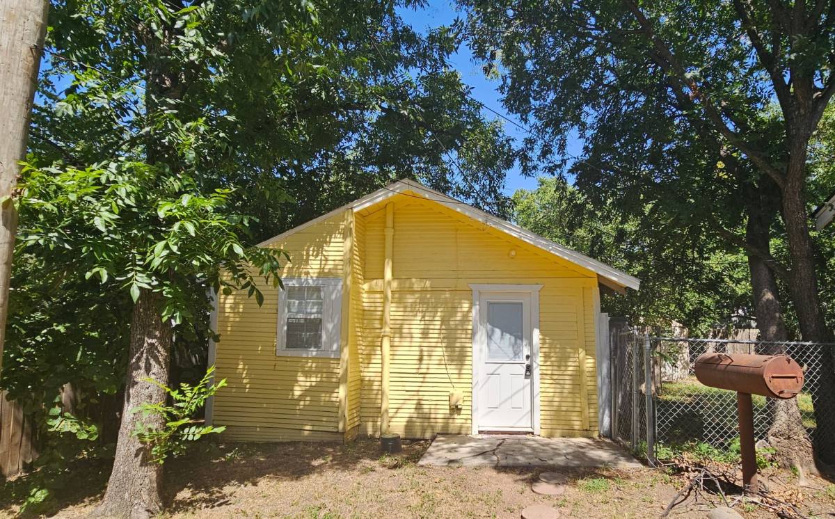 House for rent at 857 Vine St, Abilene, TX 79602