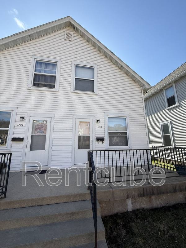 Townhouse for rent at 1702 Rhomberg Ave, Dubuque, IA 52001